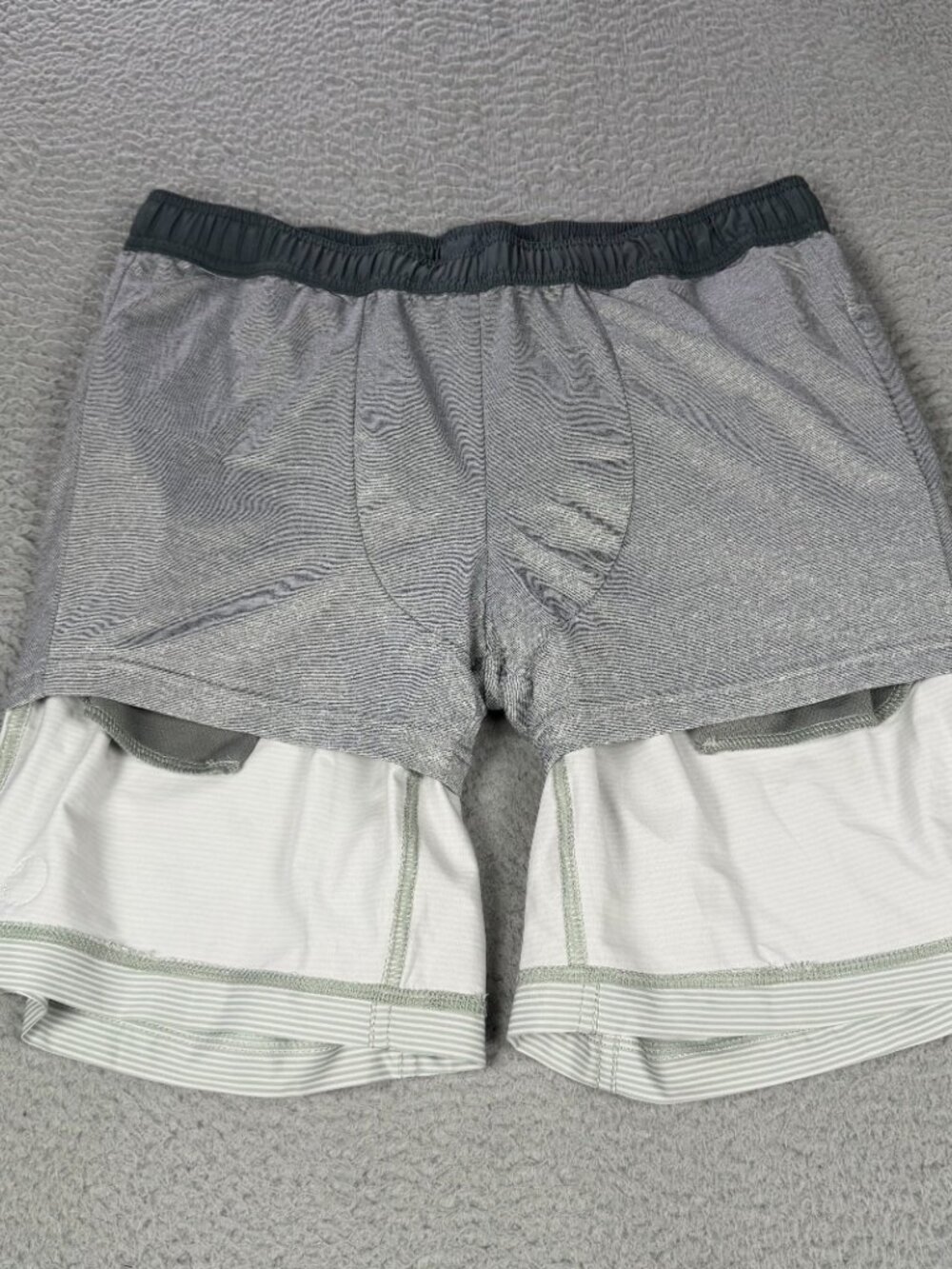 Vuori Kore Shorts Mens Medium Multicolor Striped Lined Drawstrings Athletic Gym - Picture 5 of 11